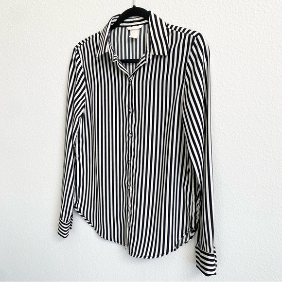 H&M Women’s Black & White Striped Button-Up Shirt Blouse - Picture 4 of 10